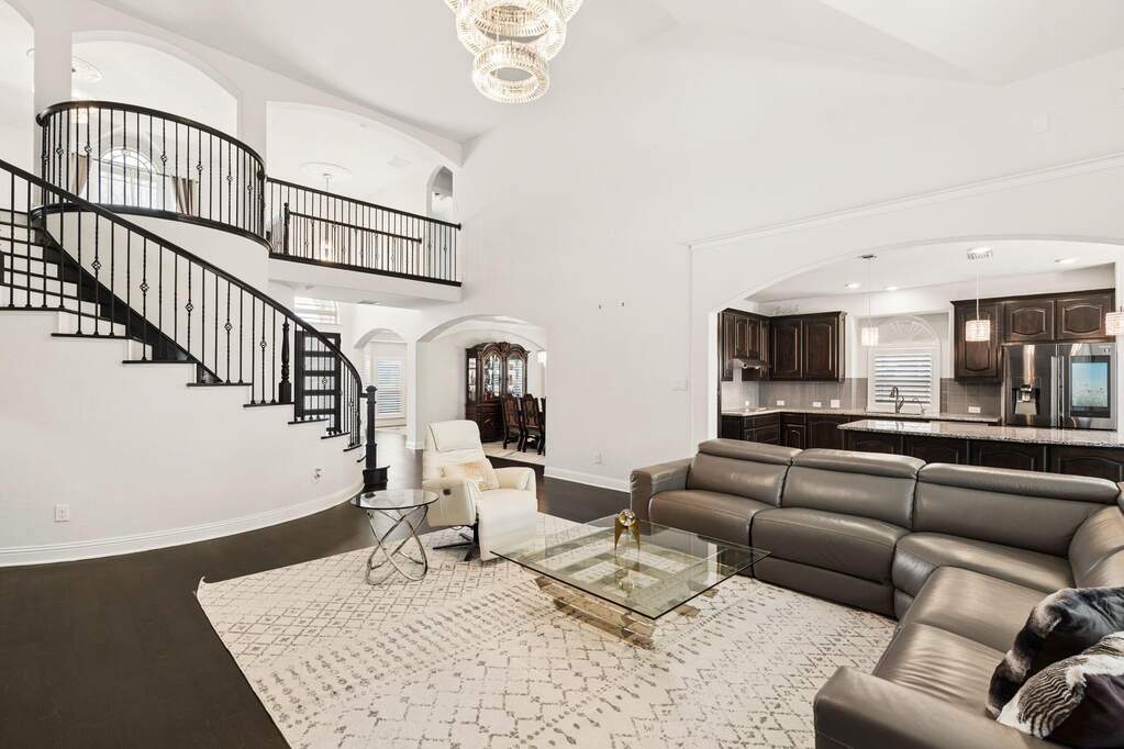 5 Bedroom Single Family Home/House's Image 5