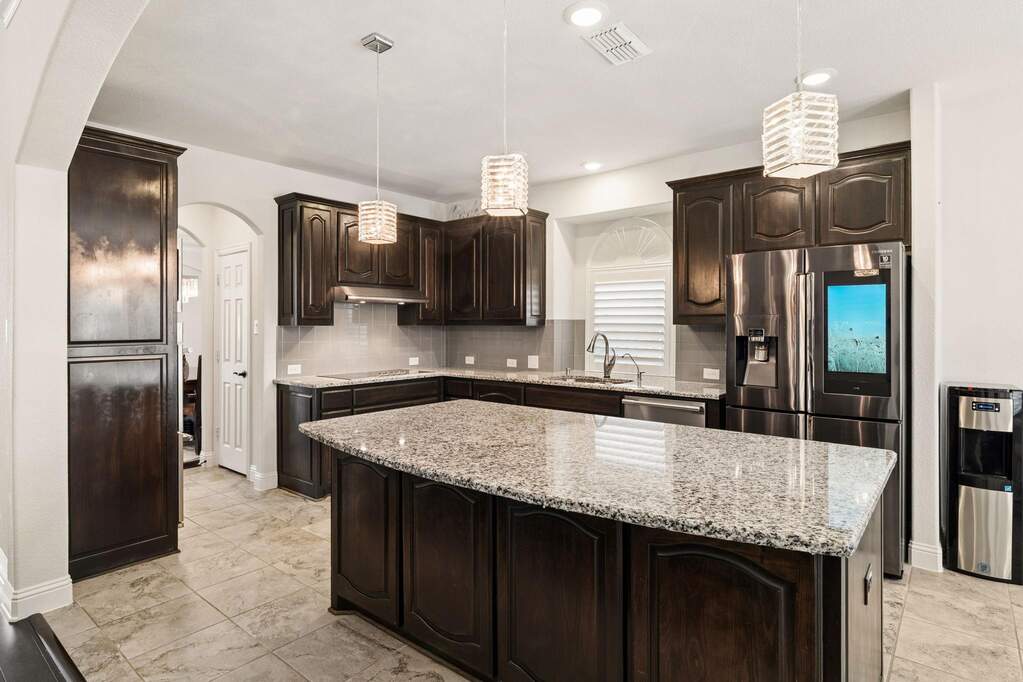 5 Bedroom Single Family Home/House's Image 6