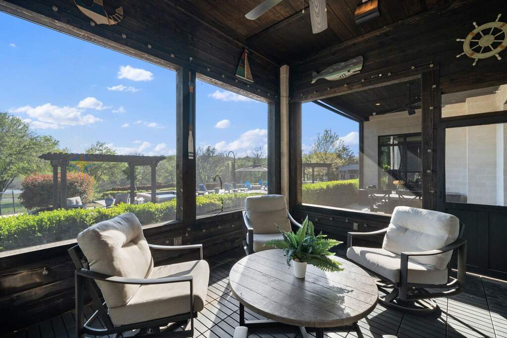 4 Bedroom Single Family Home/House's Image 9