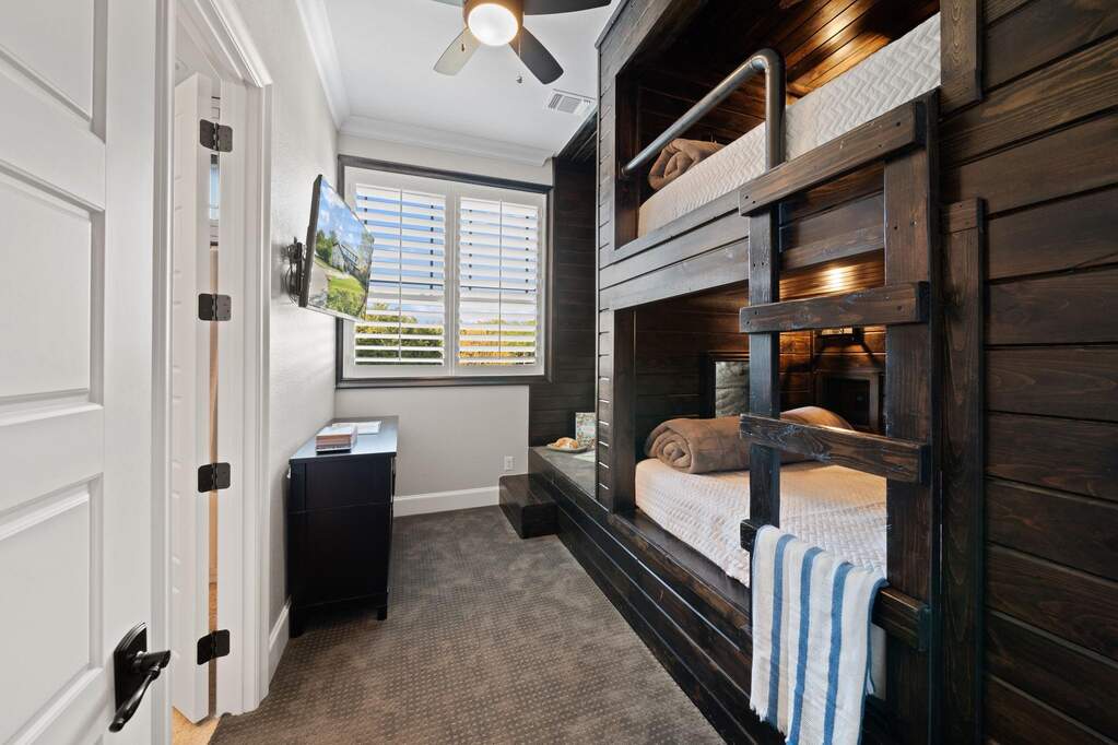 4 Bedroom Single Family Home/House's Image 18