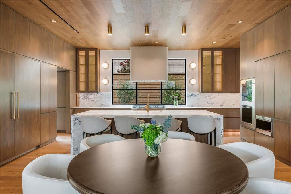 5 Bedroom Single Family Home/House's Image 10