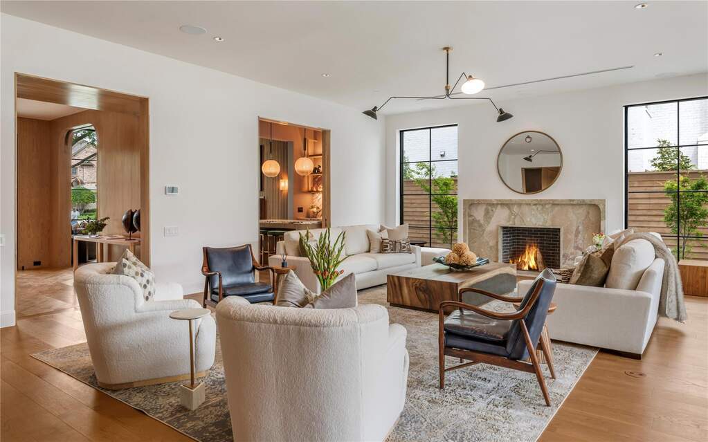 5 Bedroom Single Family Home/House's Image 12