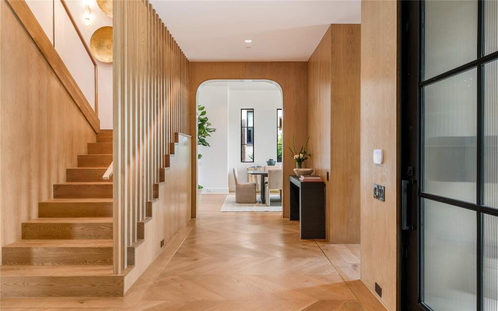 5 Bedroom Single Family Home/House's Image 16