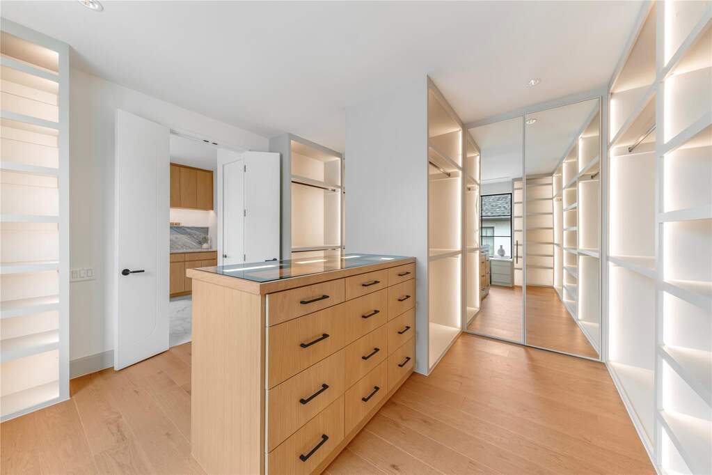5 Bedroom Single Family Home/House's Image 23