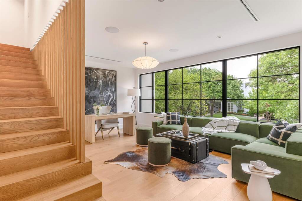 5 Bedroom Single Family Home/House's Image 25