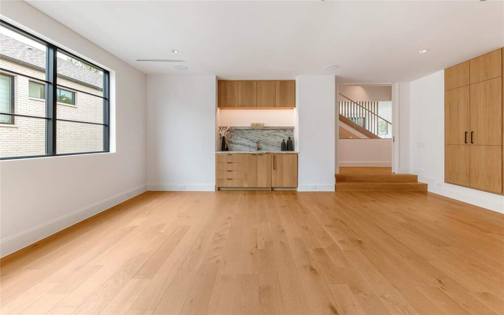 5 Bedroom Single Family Home/House's Image 26