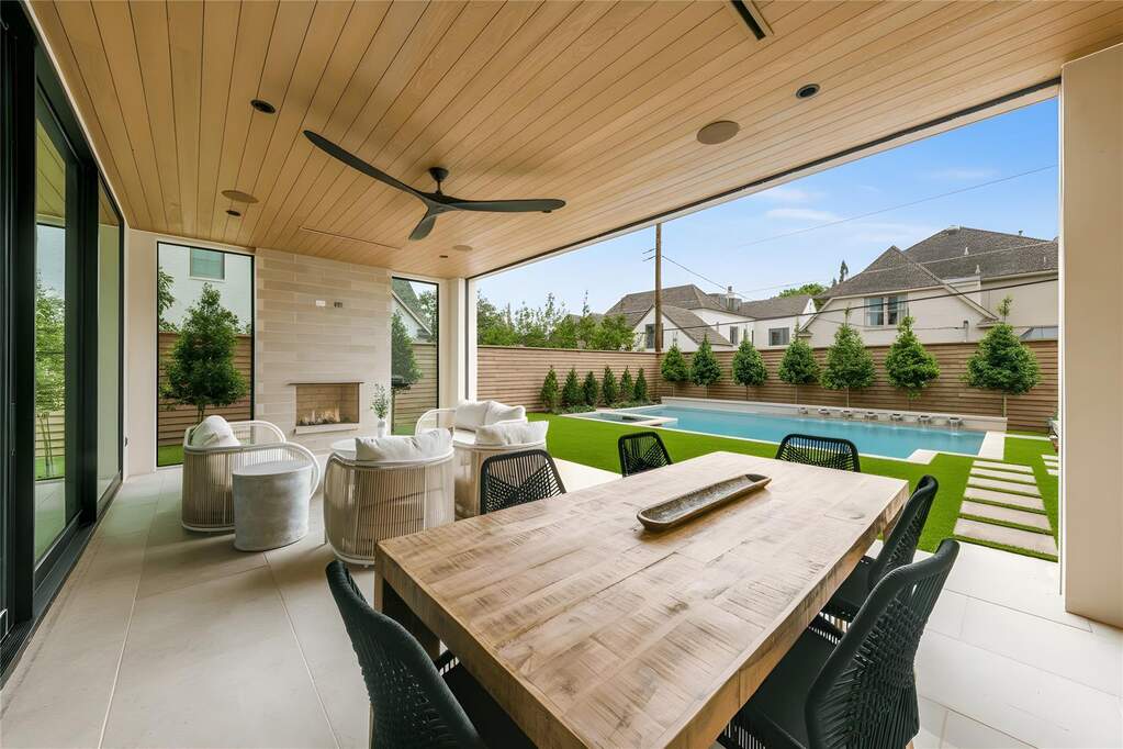 5 Bedroom Single Family Home/House's Image 31