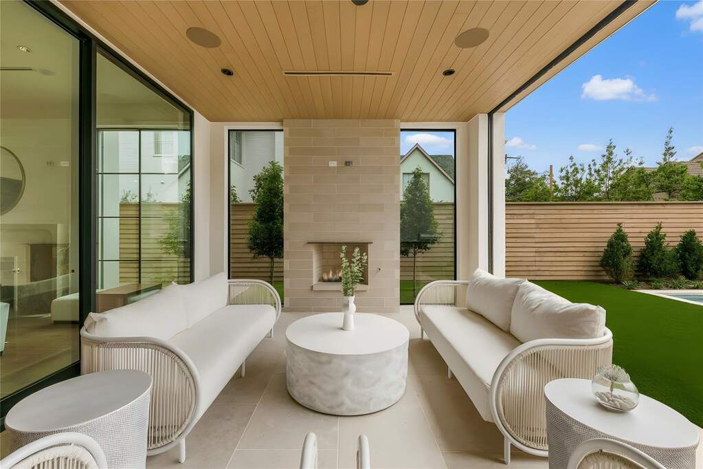 5 Bedroom Single Family Home/House's Image 32