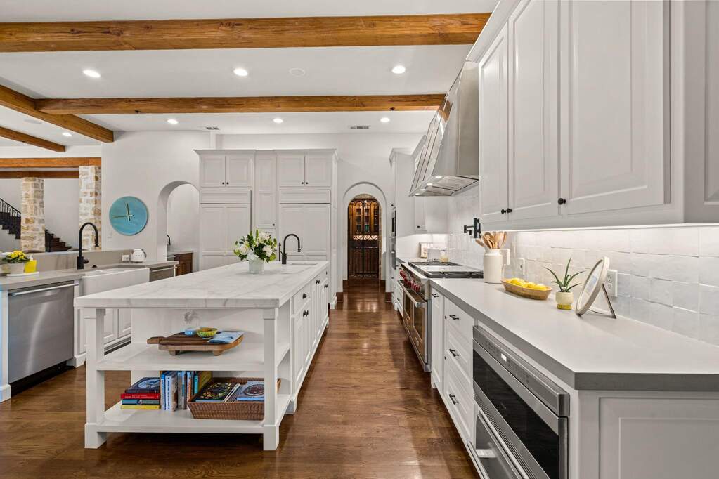 5 Bedroom Single Family Home/House's Image 10
