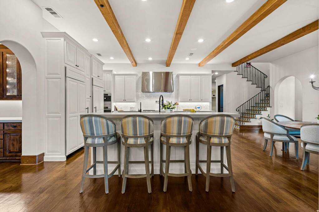 5 Bedroom Single Family Home/House's Image 11