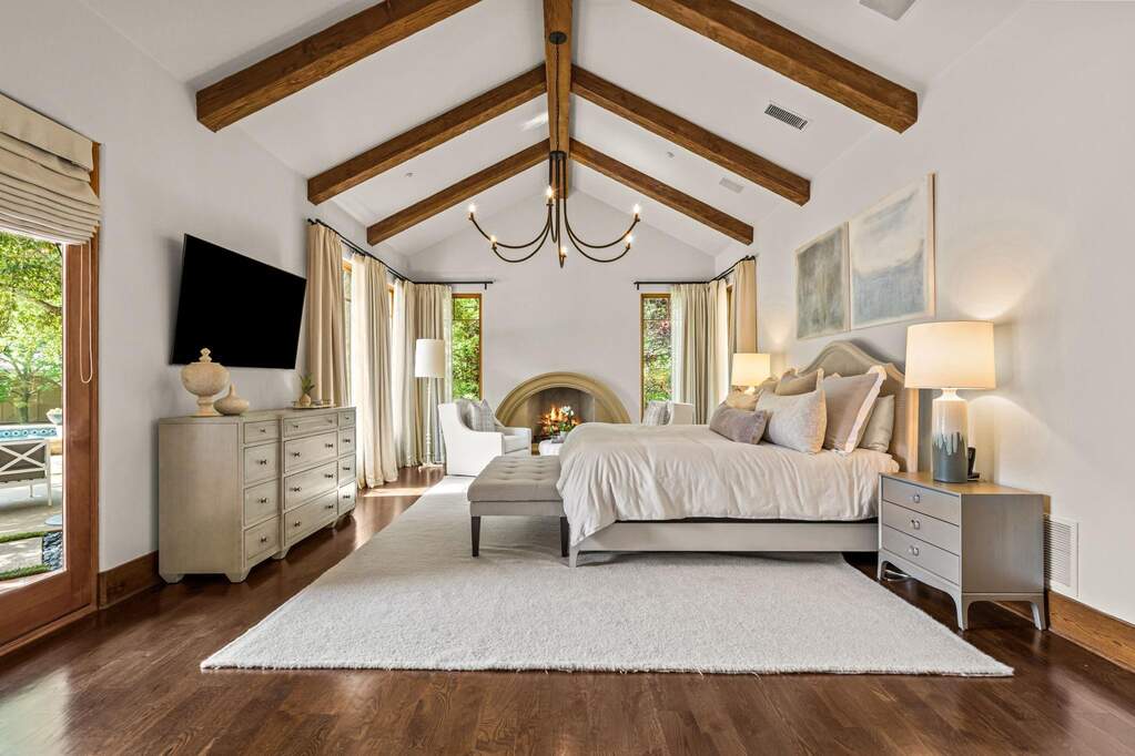 5 Bedroom Single Family Home/House's Image 14