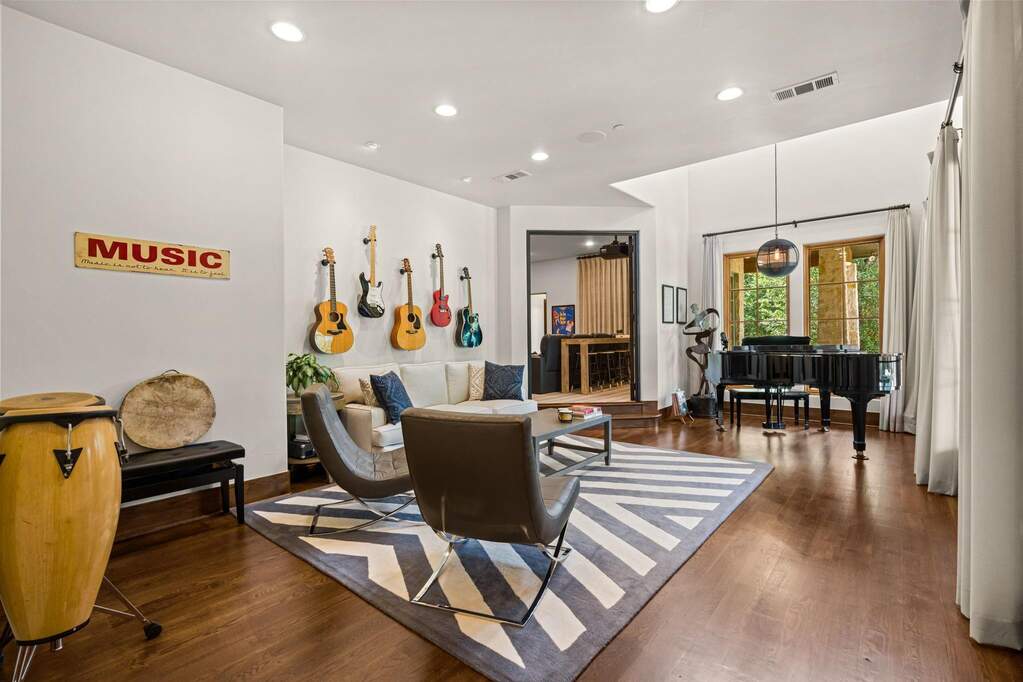 5 Bedroom Single Family Home/House's Image 22