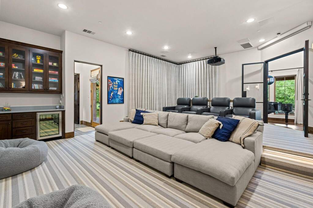 5 Bedroom Single Family Home/House's Image 23