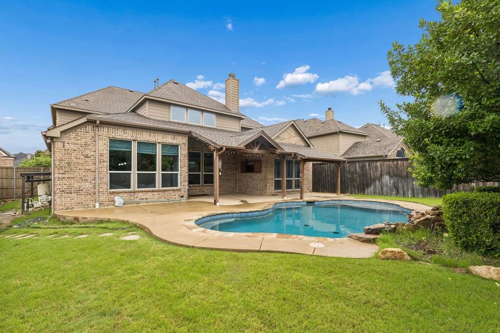 5 Bedroom Single Family Home/House's Image 32
