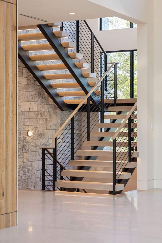 6 Bedroom Single Family Home/House's Image 7