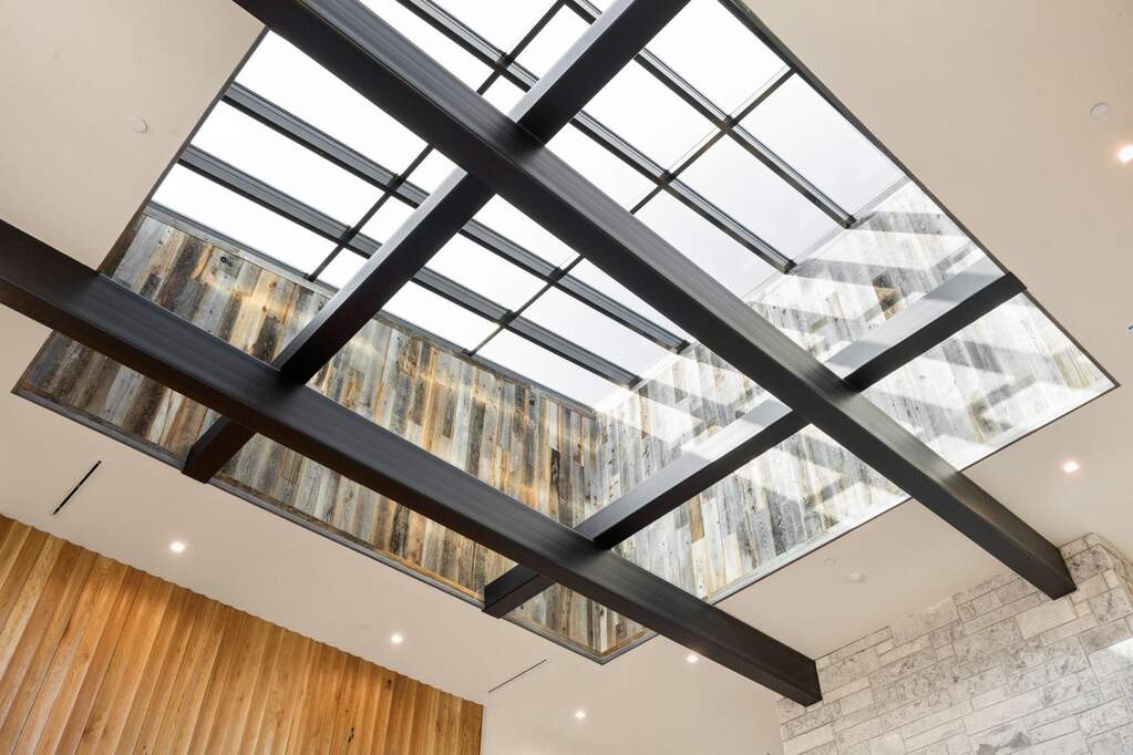 6 Bedroom Single Family Home/House's Image 9