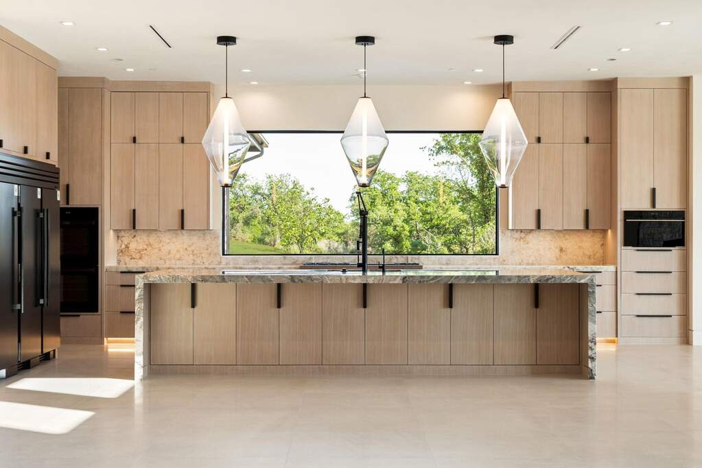 6 Bedroom Single Family Home/House's Image 11