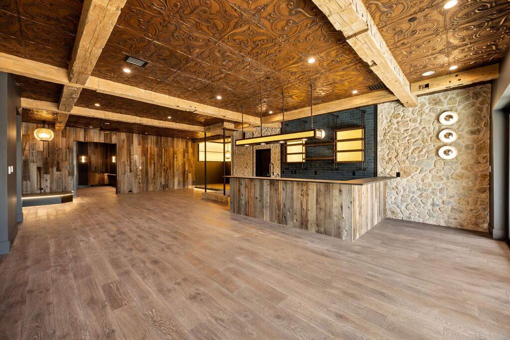 6 Bedroom Single Family Home/House's Image 23