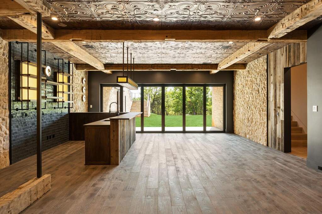 6 Bedroom Single Family Home/House's Image 24
