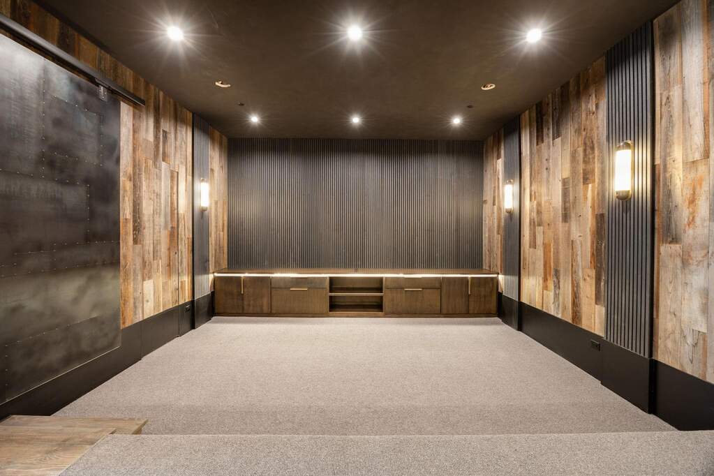 6 Bedroom Single Family Home/House's Image 26