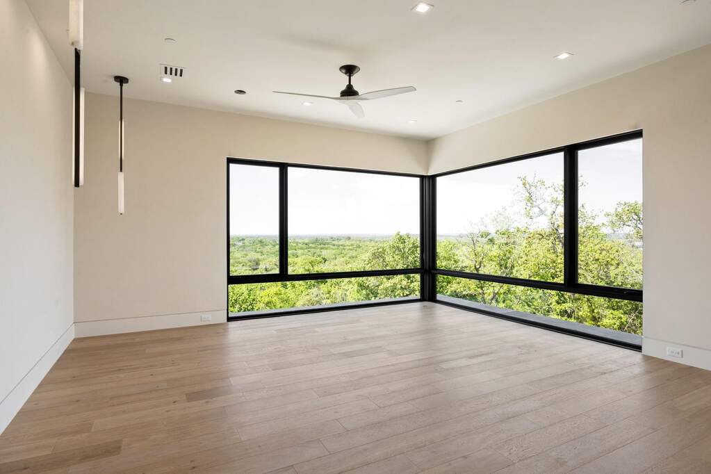 6 Bedroom Single Family Home/House's Image 34