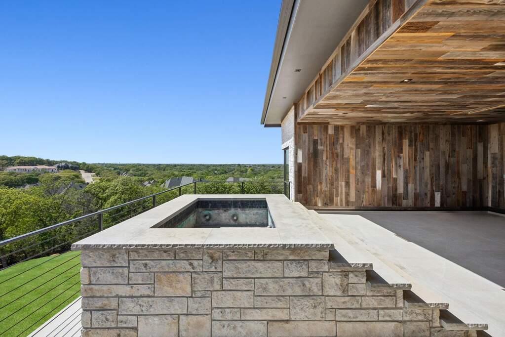 6 Bedroom Single Family Home/House's Image 37