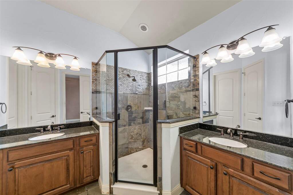2 Bedroom Villa/Townhouse's Image 7