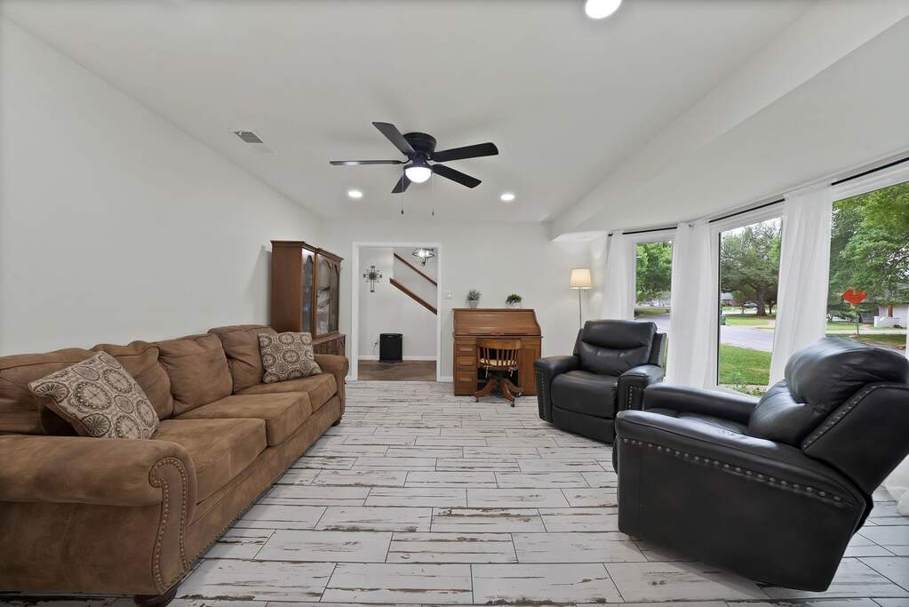 4 Bedroom Single Family Home/House's Image 8