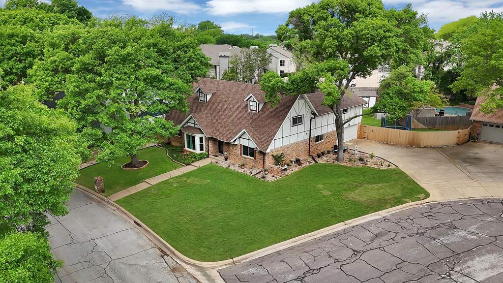 Aerial view of property and surrounding area