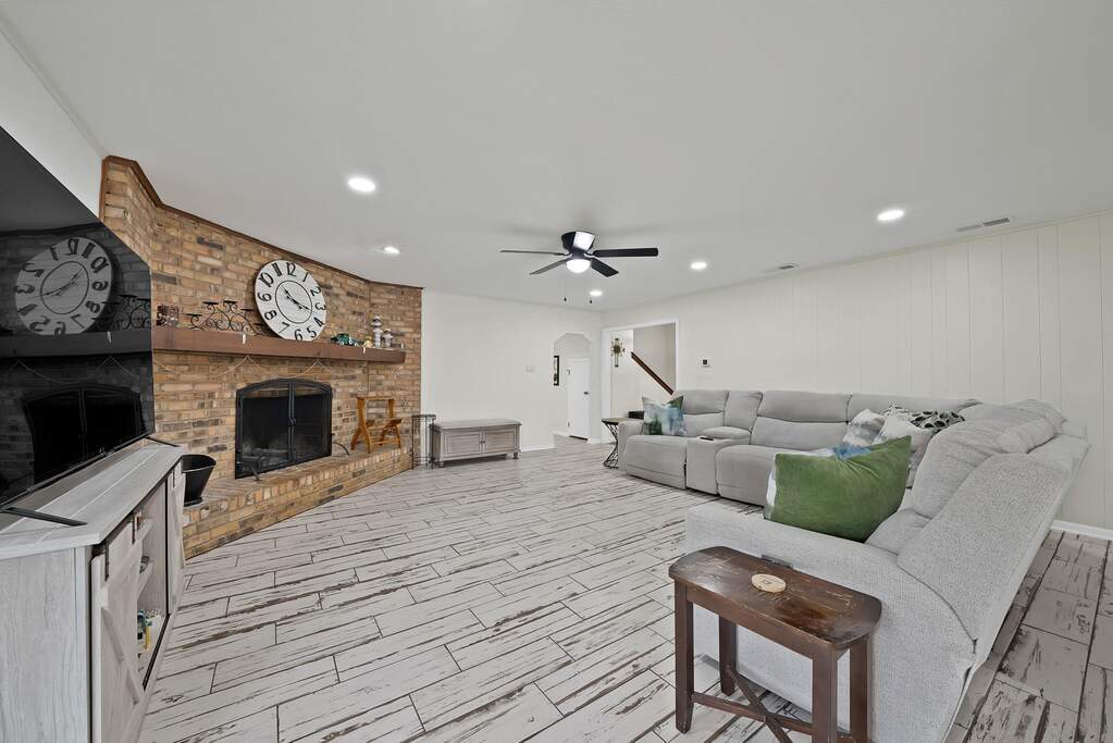 4 Bedroom Single Family Home/House's Image 3
