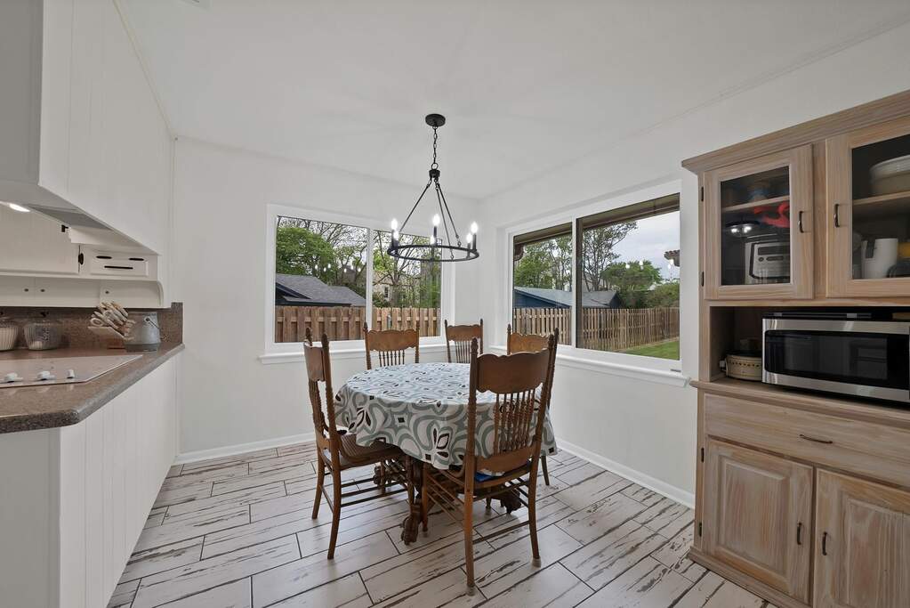 4 Bedroom Single Family Home/House's Image 4