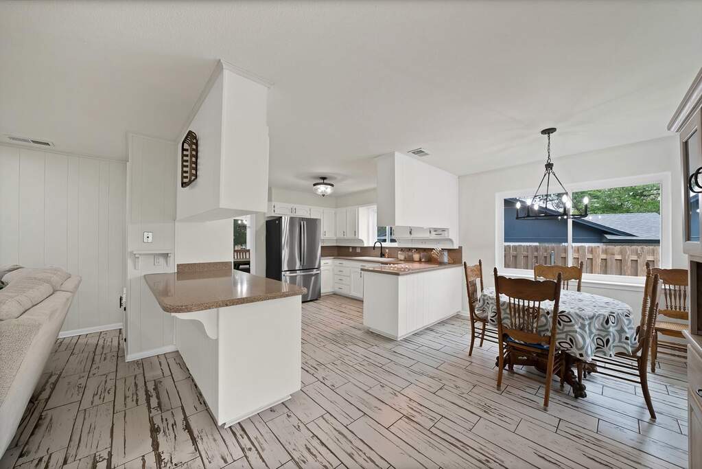 4 Bedroom Single Family Home/House's Image 5