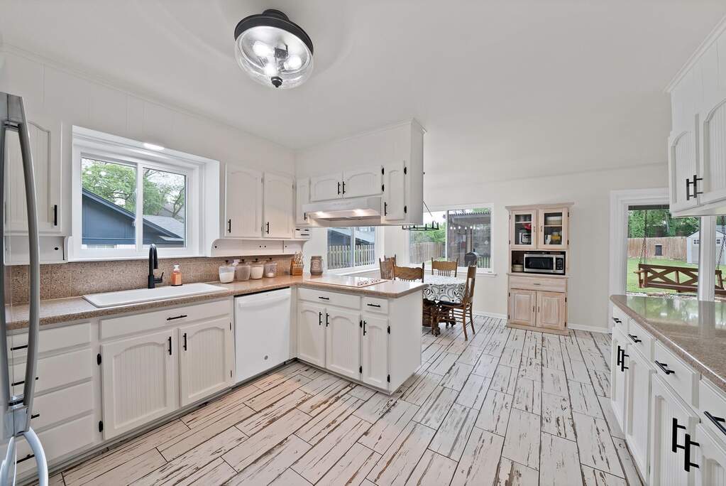 4 Bedroom Single Family Home/House's Image 6
