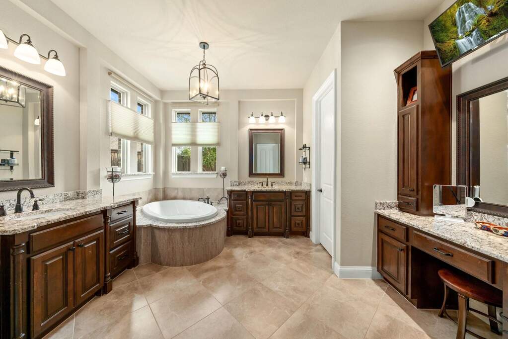 4 Bedroom Single Family Home/House's Image 17