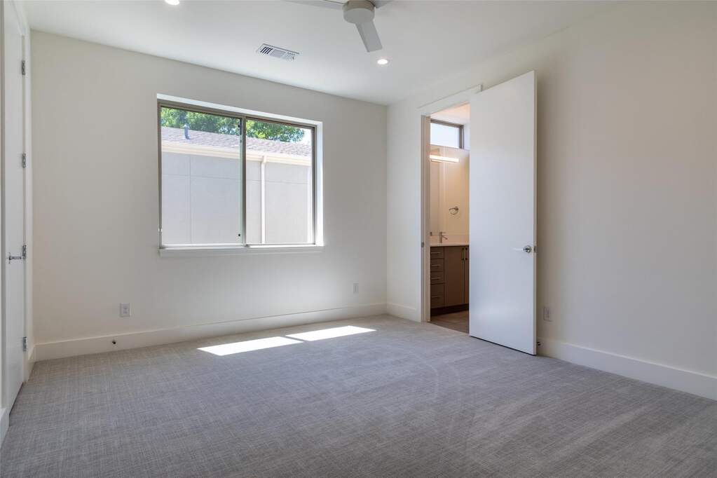 3 Bedroom Single Family Home/House's Image 12