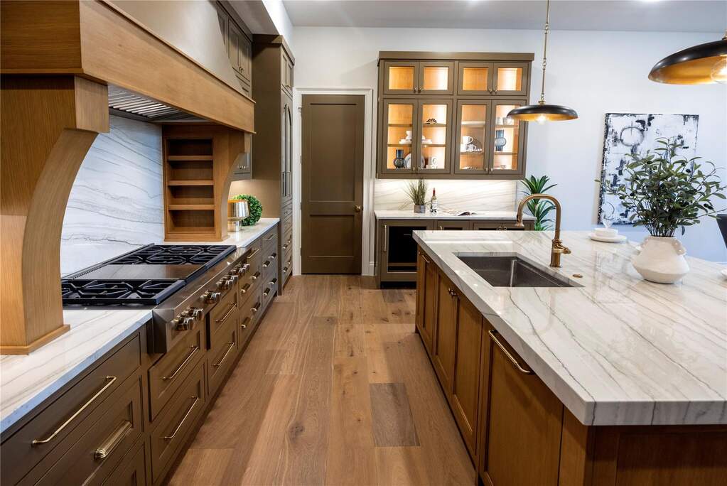 5 Bedroom Single Family Home/House's Image 7