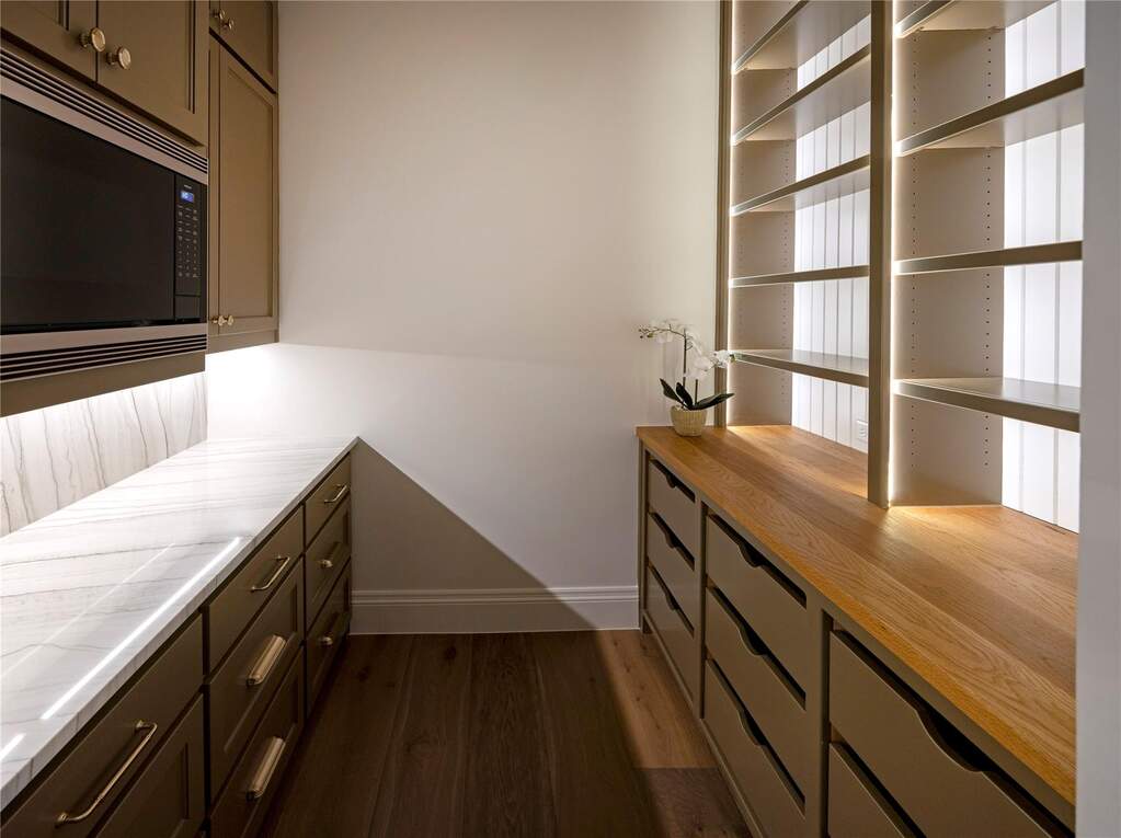 5 Bedroom Single Family Home/House's Image 10