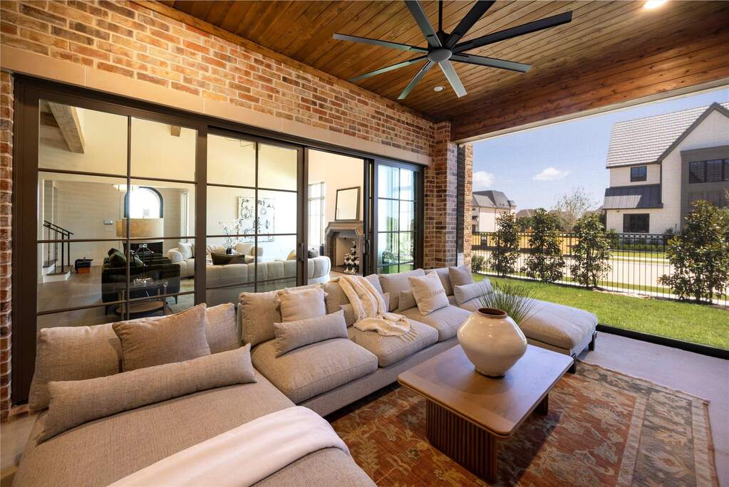 5 Bedroom Single Family Home/House's Image 27