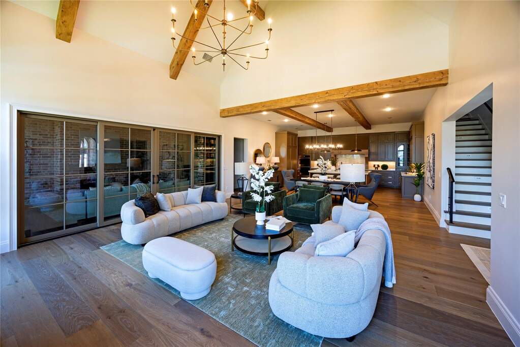 5 Bedroom Single Family Home/House's Image 3