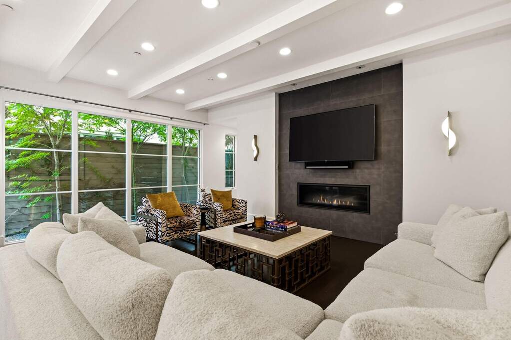 4 Bedroom Single Family Home/House's Image 7
