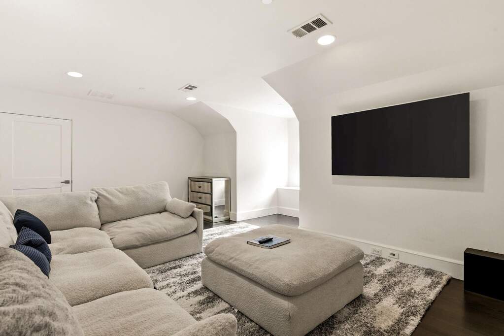 4 Bedroom Single Family Home/House's Image 25