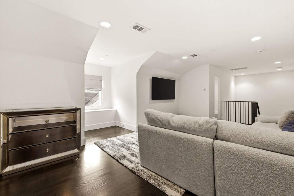 4 Bedroom Single Family Home/House's Image 26