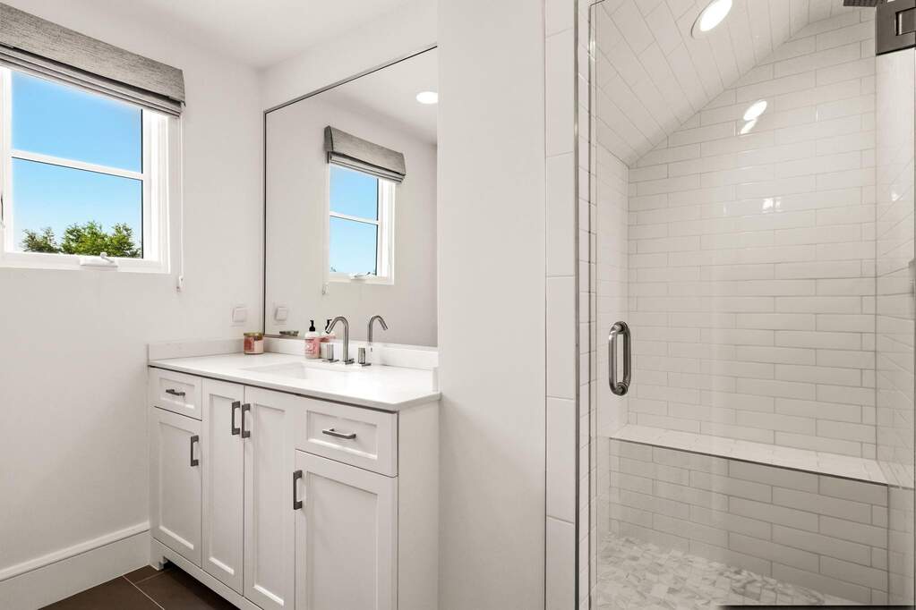 4 Bedroom Single Family Home/House's Image 28