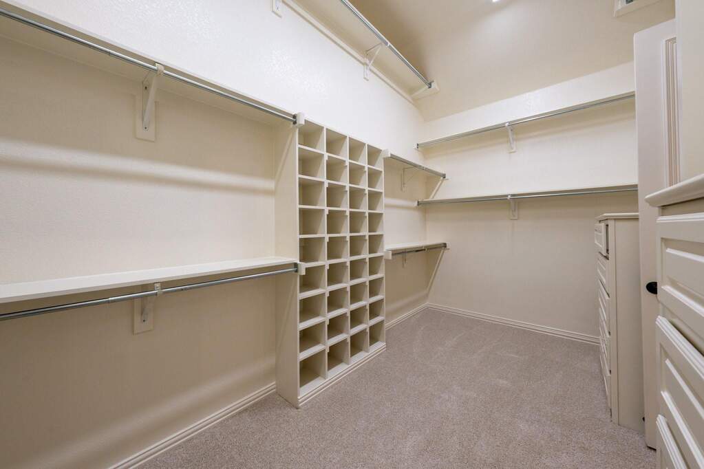 5 Bedroom Single Family Home/House's Image 8
