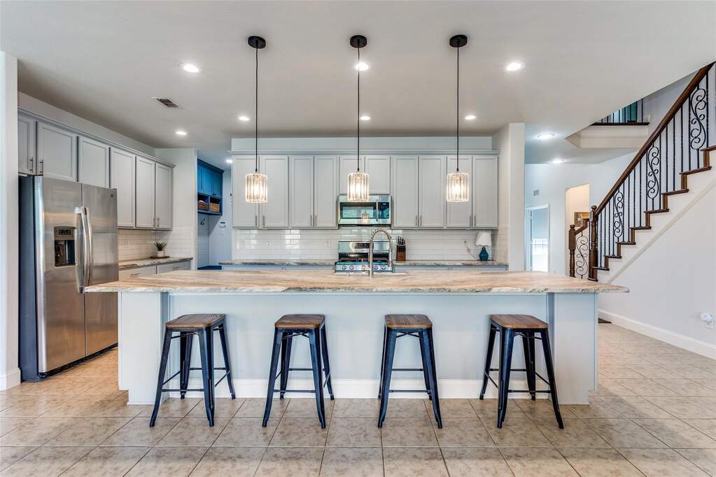 5 Bedroom Single Family Home/House's Image 9
