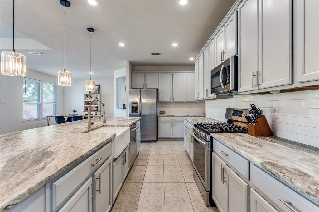 5 Bedroom Single Family Home/House's Image 11