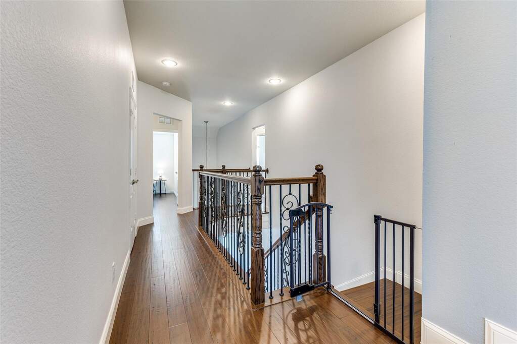 5 Bedroom Single Family Home/House's Image 22