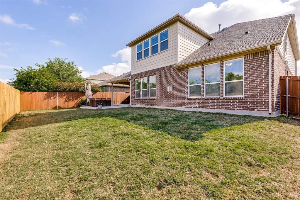 5 Bedroom Single Family Home/House's Image 32
