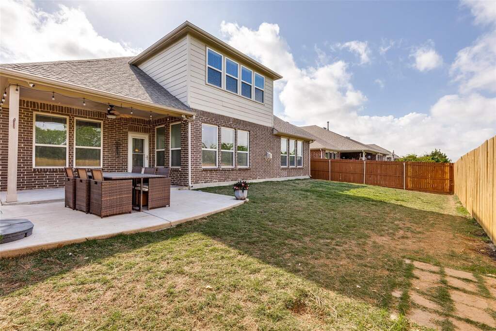 5 Bedroom Single Family Home/House's Image 33