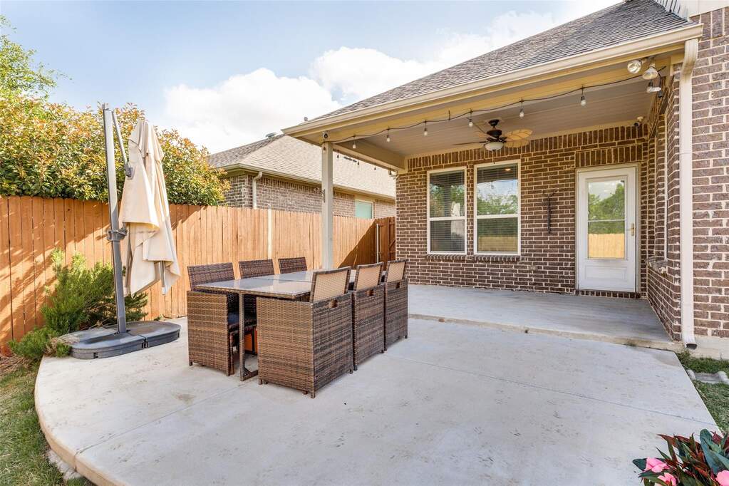 5 Bedroom Single Family Home/House's Image 34